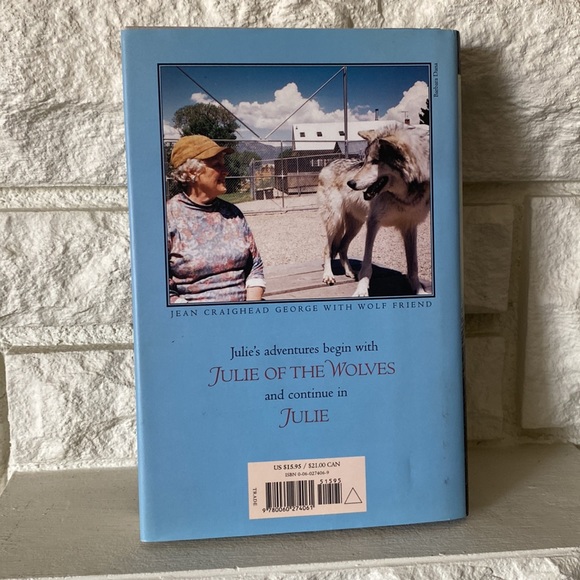 🐺Julie’s Wolf Pack - Hardcover Book - Picture 3 of 7